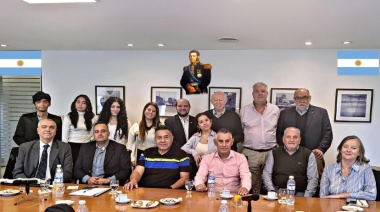 Un numeroso grupo de referentes de diversas actividades, participó del primer encuentro del equipo promotor de la fundación ArgenIA