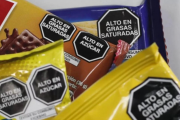 La Sociedad Argentina de Pediatría quiere que los kioscos de las escuelas no vendan alimentos con sellos negros