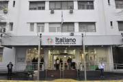Familiares y amigos de las víctimas del fentanilo contaminado en La Plata marchan al Hospital Italiano