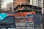 A un mes del incendio en Aloise Tecno en La Plata, aguardan un informe técnico para continuar con la demolición