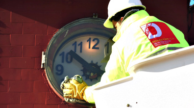 Nuevamente funciona el histórico reloj del centro de Los Hornos
