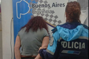 Una pelea entre dos hermanas en Berisso por el "servicio de internet" terminó con una de ellas detenida