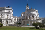 La Justicia penal de La Plata realizó 14 allanamientos por la causa que investiga empleados "ñoquis" en la Municipalidad