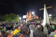 El Arzobispo de La Plata celebró el "Vía Crucis de la Esperanza"