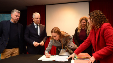 Histórico: Junto a Alak, empresas de La Plata firmaron las escrituras del Parque Industrial II
