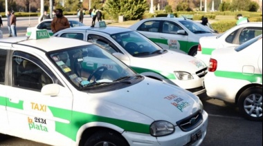 Durante abril, la recaudación diaria promedio de los taxistas en La Plata cayó 46 %
