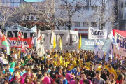 Docentes, no docentes y estudiantes de La Plata marcharon contra el veto a la ley de financiamiento universitario