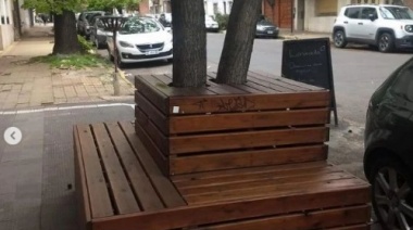 Denuncian la "proliferación" de "ataúdes para árboles" cerca de bares y restaurantes en La Plata