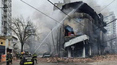 Comenzó el operativo para demoler el depósito de electrodomésticos que se incendió en La Plata