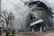 Comenzó el operativo para demoler el depósito de electrodomésticos que se incendió en La Plata