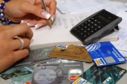 Según un estudio, el 70% de quienes se endeudaron durante el primer trimestre de 2021 lo hizo para pagar gastos cotidianos