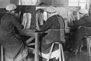 Este domingo se celebra el día del empleado de comercio, ¿qué fue la ley de la silla?