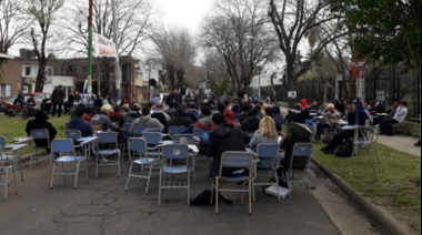 Docentes, estudiantes y no docentes de La Plata harán una clase pública para defender la educación pública