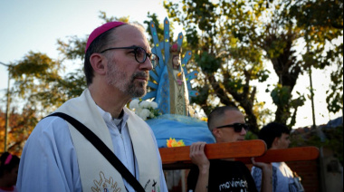 El Arzobispo de La Plata encabezó una procesión por el Día del Trabajador desde el Barrio El Futuro hasta el Barrio Malvinas
