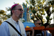 El Arzobispo de La Plata encabezó una procesión por el Día del Trabajador desde el Barrio El Futuro hasta el Barrio Malvinas