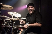 El histórico baterista de Almafuerte cayó muerto mientras tocaba en un recital este fin de semana