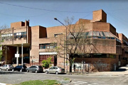 Familiares de estudiantes de la Secundaria N°1 de La Plata amenazaron a docentes y preceptores de la institución