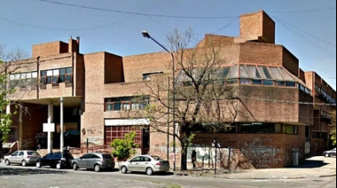 Familiares de estudiantes de la Secundaria N°1 de La Plata amenazaron a docentes y preceptores de la institución