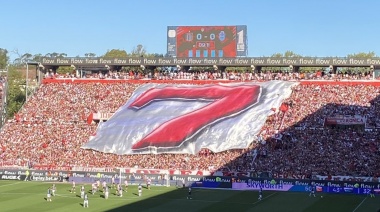 Polémica por una posible sanción contra Estudiantes de La Plata debido al uso de una bandera que recordaba el 7 a 0