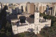 Los dos gremios municipales de La Plata insistieron con el pedido de paritarias a Julio Alak