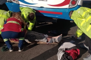 Un motociclista chocó con un micro de la empresa TALP en La Plata