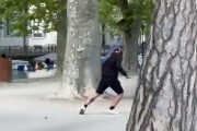 Video: un hombre apuñaló a un niño y a un adulto en una plaza de Francia