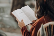 Ediciones Bonaerenses lanzó dos nuevos libros de la colección Espejos y ventanas