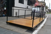 Llegan a su fin los decks en las veredas colocados por los comercios gastronómicos de La Plata