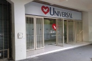 Buscan a una mujer que dejó a sus tres hijos en la puerta de la Iglesia Universal de La Plata y se fue