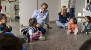 Garro compartió una jornada con alumnos de un Jardín Maternal y destacó que "la educación es la base de todo”