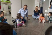 Garro compartió una jornada con alumnos de un Jardín Maternal y destacó que "la educación es la base de todo”
