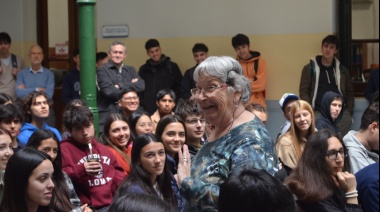 La Facultad de Ingeniería de La Plata distinguió a la profesora youtuber María Inés Baragatti