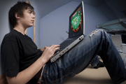 Quieren restringir el acceso a juegos de azar online en menores de edad