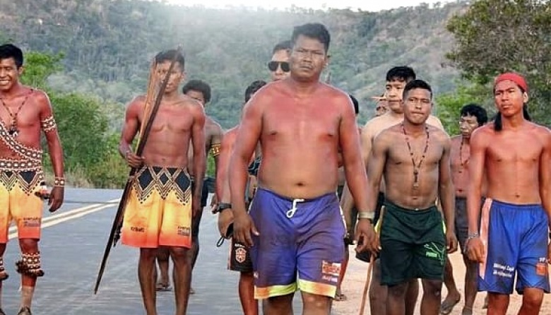 Hartos de esperar controles en el Amazonas, miembros de la tribu Krikati armaron una "guardia forestal" para protejerse de depredadores humanos