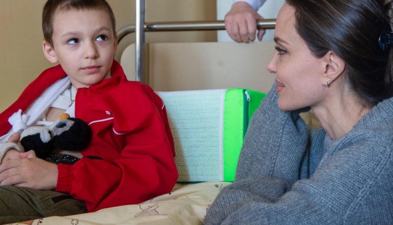 Angelina Jolie fue evacuada de urgencia por temor a un ataque aéreo sobre Lviv