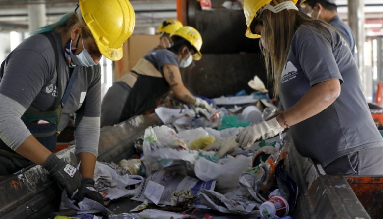 La importancia de los recuperadores urbanos para la transformación de la basura en recursos