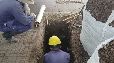 Realizan recambios de cañerías en Ensenada y Berisso