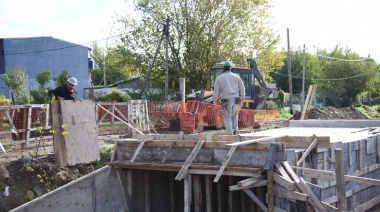 Avanza la construcción de un nuevo puente sobre el arroyo El Palito en el barrio El Rincón de Villa Elisa