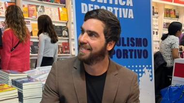Owen Fernandez presentó en la Feria del Libro su primer trabajo: “Política deportiva vs populismo deportivo”