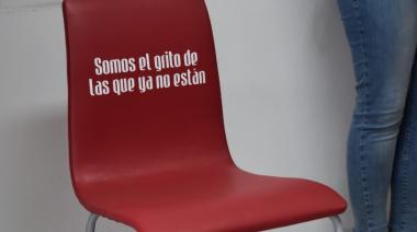 ABSA colocó sillas rojas en sus sucursales para visibilizar la problemática de la violencia de género