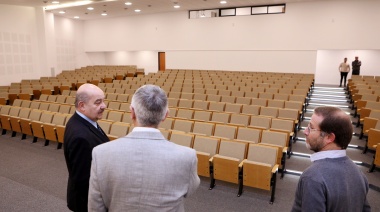En la Facultad de Informática inauguraron un Aula Magna para más de 400 personas