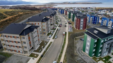 Maggiotti entregó viviendas a familias de Ushuaia
