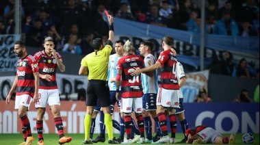 Multaron a Racing por gestos racistas contra jugadores del Flamengo