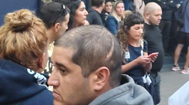 Hinchas de Gimnasia y Esgrima La Plata se agruparon en la sede para expresar su "profunda preocupación, descontento y hartazgo"