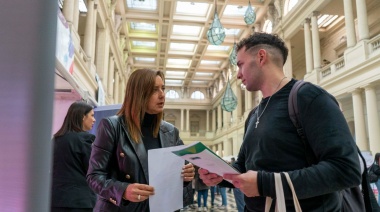 Unas 40 empresas, instituciones y consultoras nacionales de La Plata entrevistaron y ofrecieron trabajo en la “Expo Empleo”