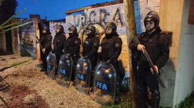 En La Plata detuvieron a un policía, un escribano y ocho individuos más acusados de integrar una banda que usurpaba casas