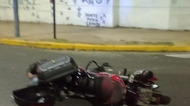 En Plaza Moreno murió un motociclista tras chocar con un auto