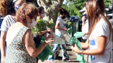 Materiales reciclables por plantines y compost, una nueva jornada de ecocanje en Hernández