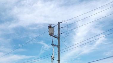 Edelap colocó un nuevo centro de transformación y columnas de hormigón que mejorarán el servicio en Tolosa