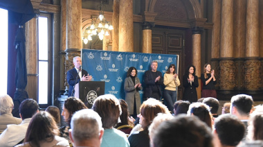 Familias de La Plata recibieron sus escrituras de propiedad
